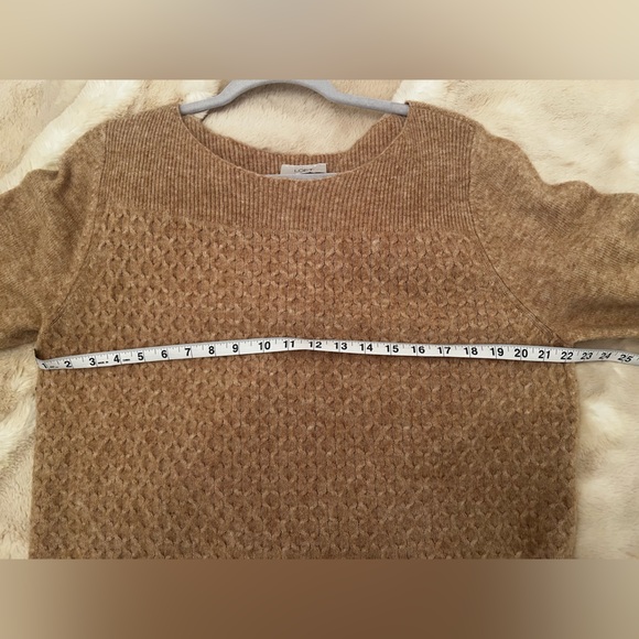 🆕 New Listing! Light Tan Soft sweater in waffle design - Picture 5 of 7